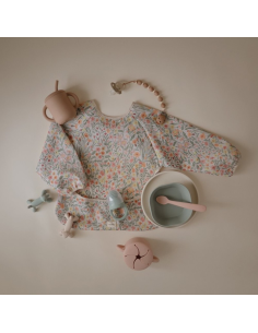 Babero con mangas estampado flores | Mushie - Nappy.es 2