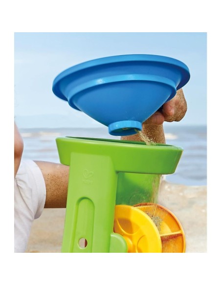 bebe-manipulando-ruedas-Hape-baño.png